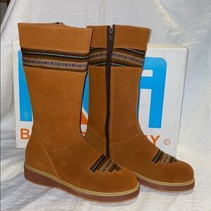 INCA BOOT CO Side Zip Classic Suede Boot-7